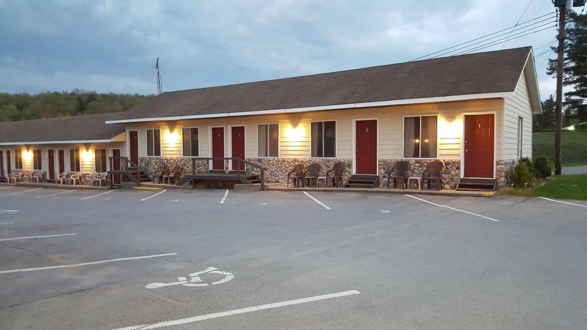 Clark'S Beach Motel Олд-Фордж Екстер'єр фото