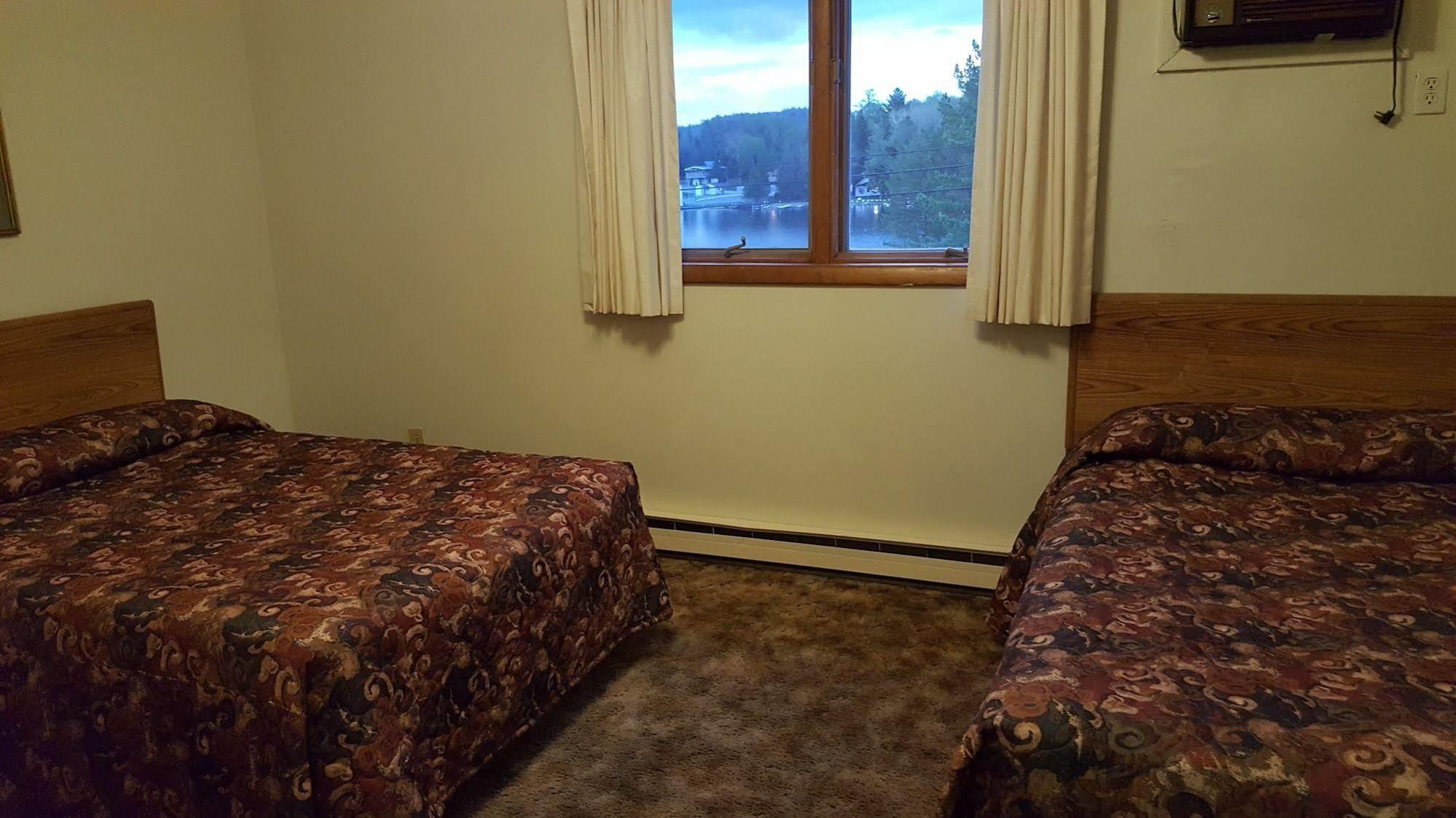 Clark'S Beach Motel Олд-Фордж Екстер'єр фото