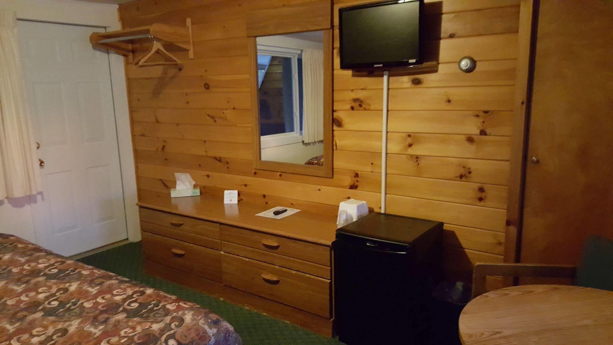 Clark'S Beach Motel Олд-Фордж Екстер'єр фото